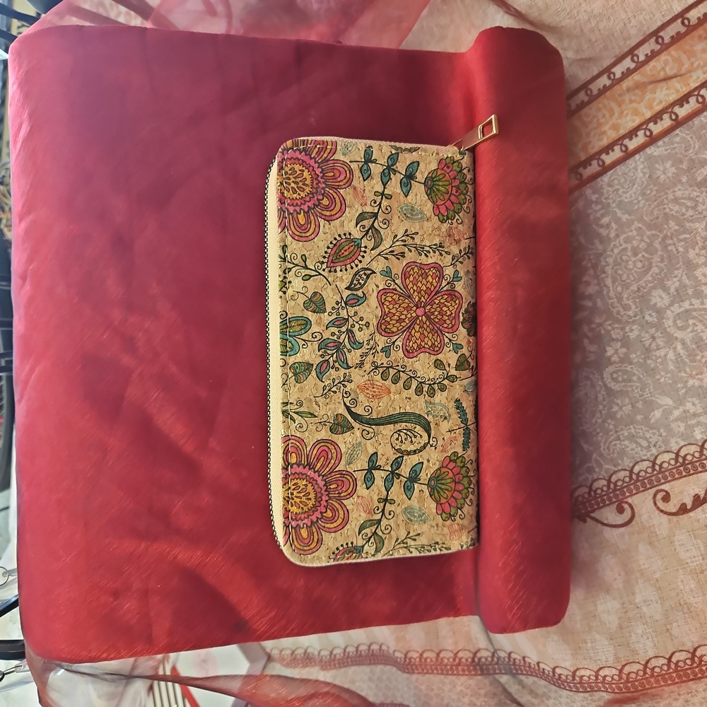 Light-weight cork wallet with floral design, NWOT, same or next day shipping